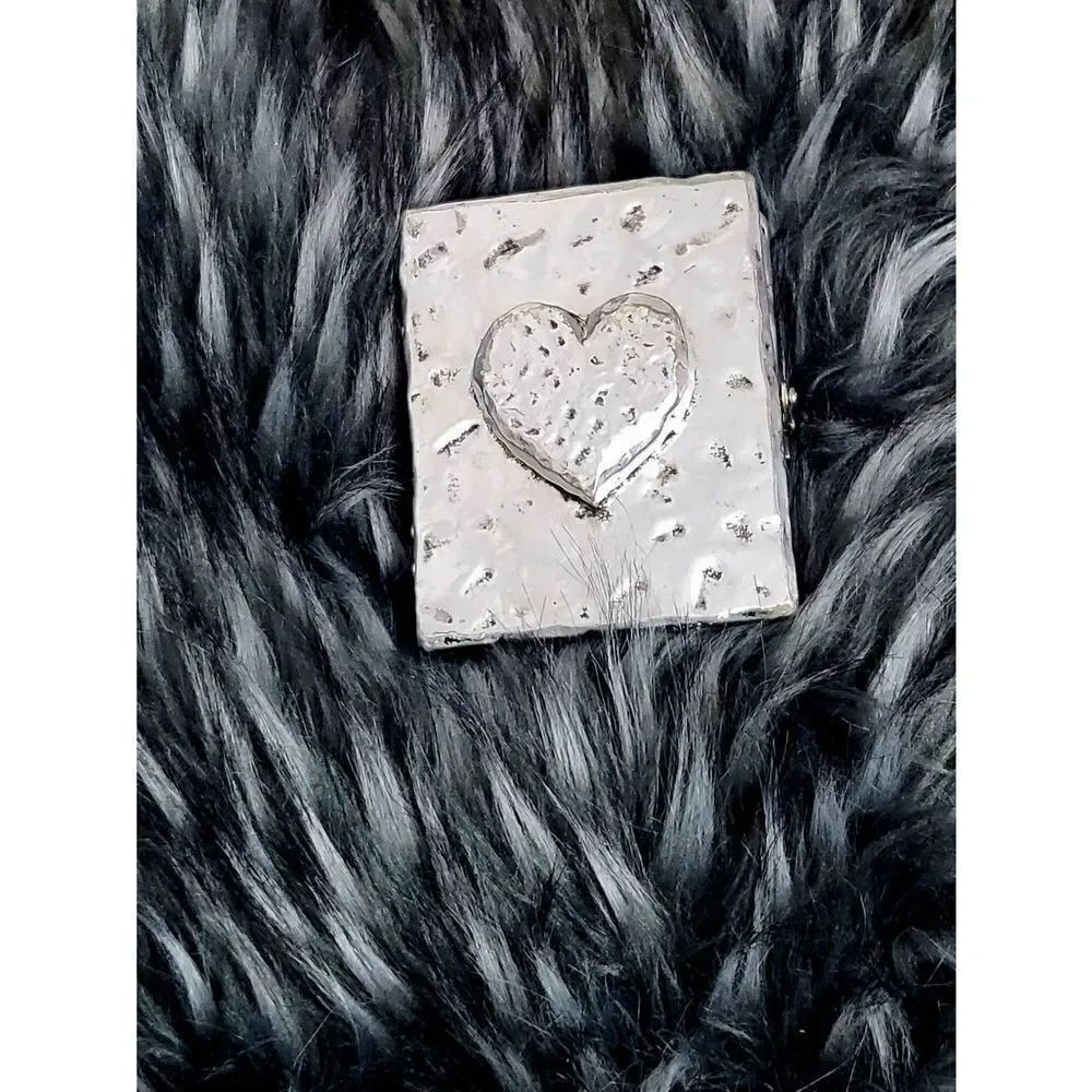 Silver heart picture frame 